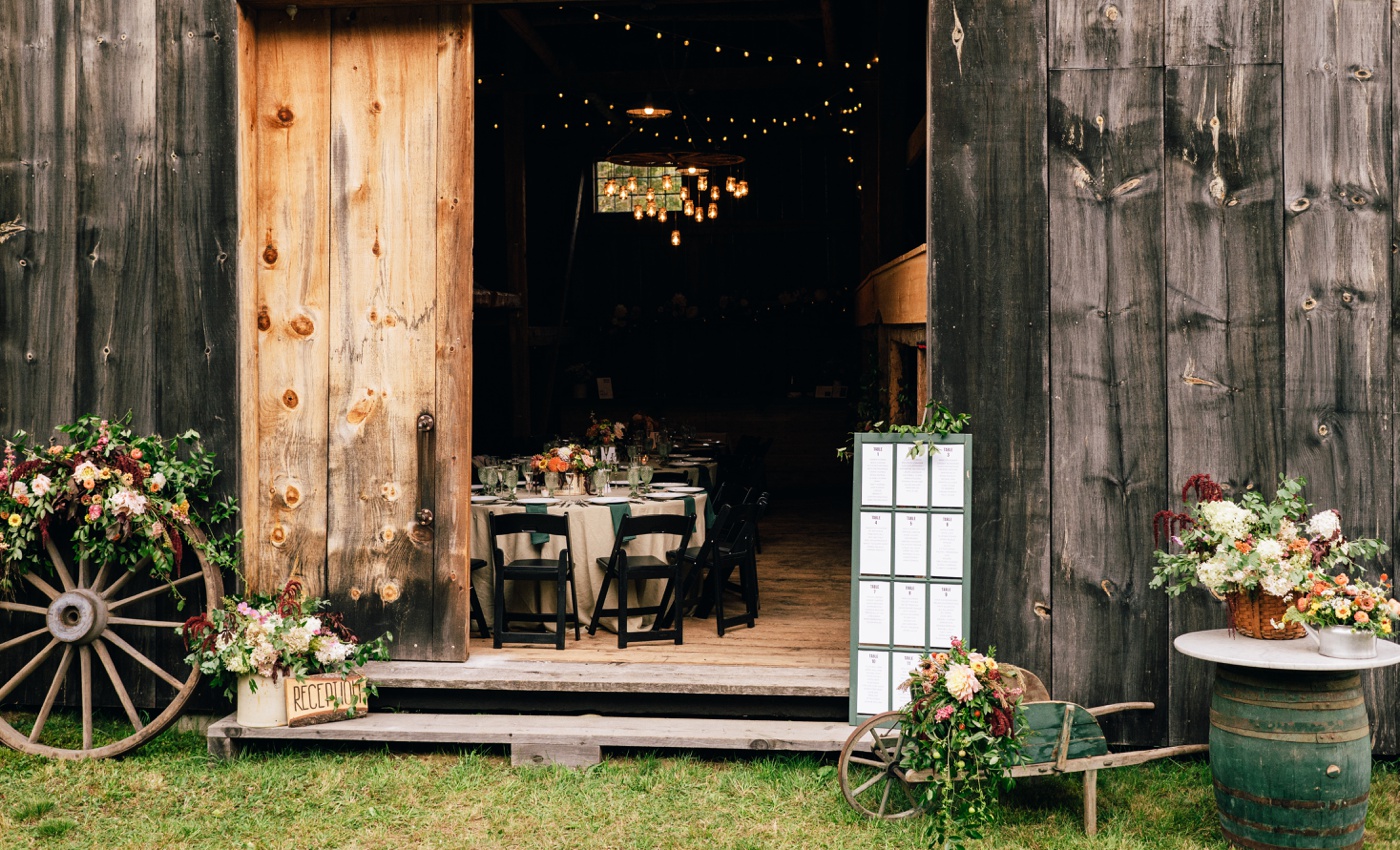 Reception in a barn on a private estate in the White Mountains